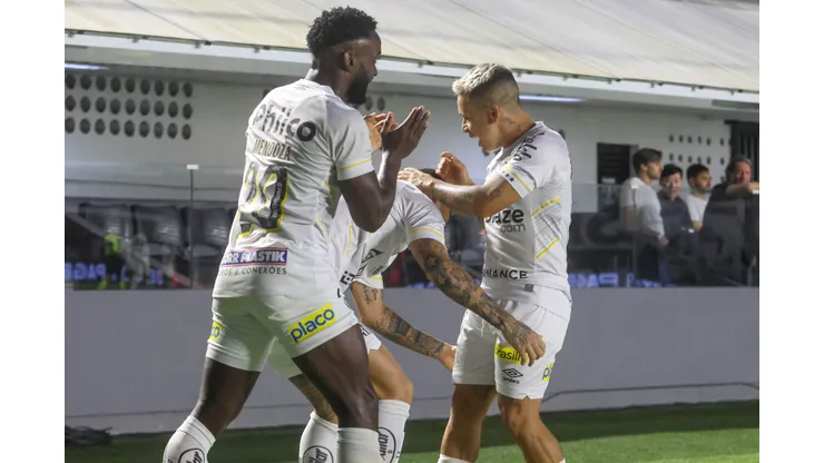 Foto: Fernanda Luz/AGIF - Santos pode ver atacante jogar em rival paulista