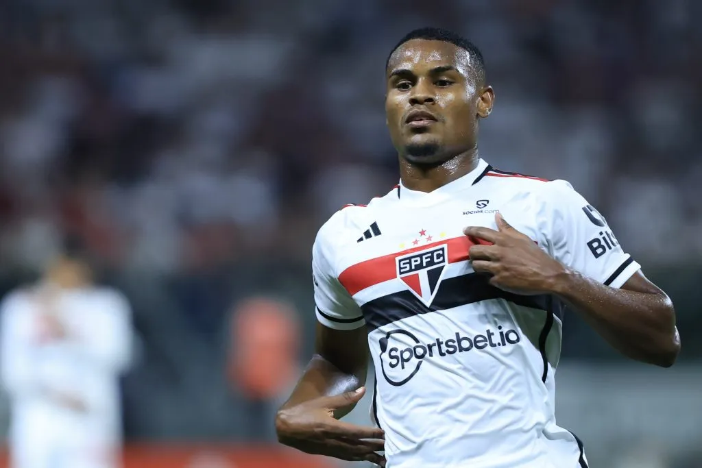 Foto: Marcello Zambrana/AGIF – Nathan não se intimidou para Suárez