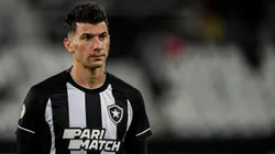 Foto: Thiago Ribeiro/AGIF - Parceiro de Cuesta tem sondagens para sair do Botafogo