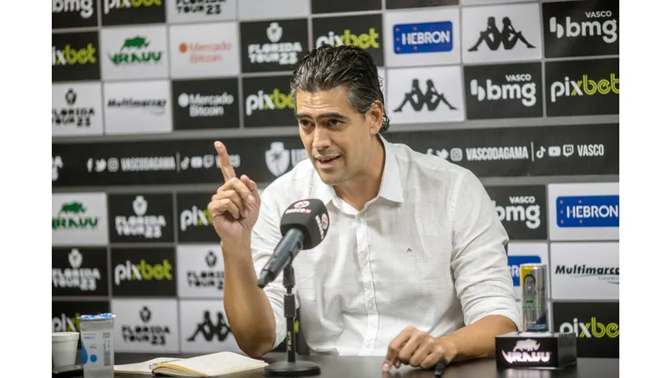 Reprodução/Vasco TV. Paulo Bracks atende desejo da torcida do Vasco