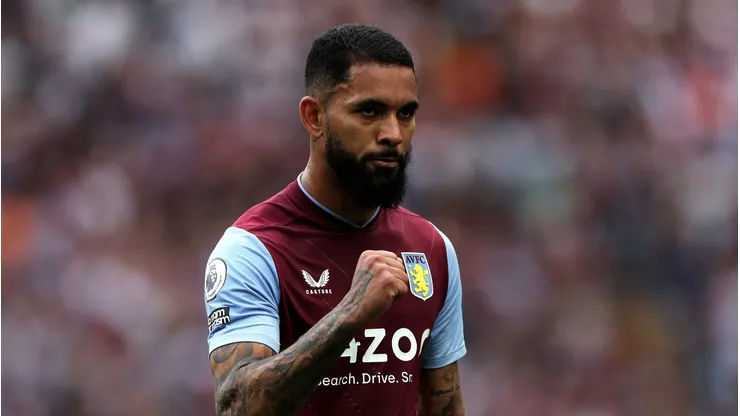 Foto: Matthew Lewis/Getty Images - Douglas Luiz comemorando gol contra o Brighton