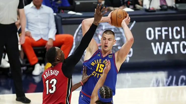 Jokic brilhou no jogo 1 com mais um triplo-duplo nos playoffs