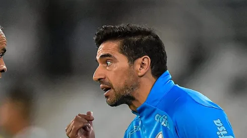 Foto: Thiago Ribeiro/AGIF – Abel Ferreira tem problemas com a arbitragem
