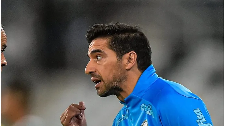 Foto: Thiago Ribeiro/AGIF - Abel Ferreira tem problemas com a arbitragem
