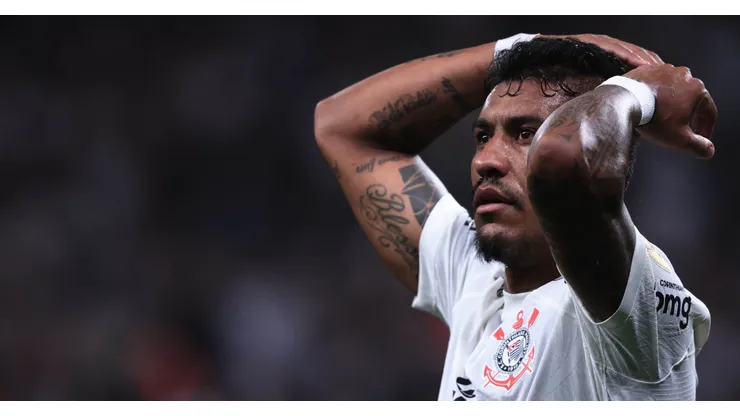 Foto: Ettore Chiereguini/AGIF - Paulinho volta a viver drama no Corinthians