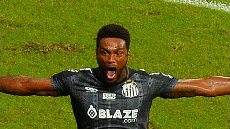 Foto: Walmir Cirne/AGIF - Bruno Mezenga sofre racismo