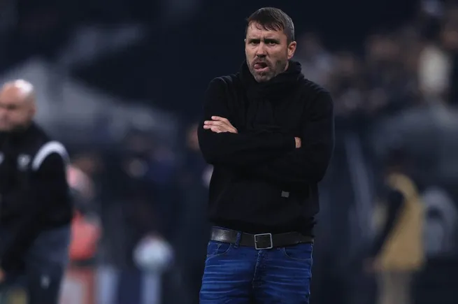 Foto: Ettore Chiereguini/AGIF – Coudet foi cobrado pela torcida do Atlético-MG