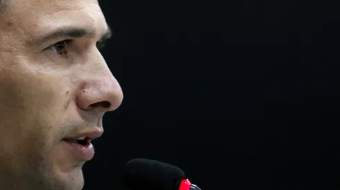 Foto: Vitor Silva/Botafogo – Victor Cuesta falou "grosso" no vestiário do Botafogo após queda na Copa do Brasil