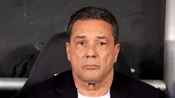RIO DE JANEIRO, BRAZIL - MAY 11: Vanderlei Luxemburgo, head coach of Corinthians looks on prior to the match between Botafogo and Corinthians as part of Brasileirao 2023 at Estadio Olímpico Nilton Santos on May 11, 2023 in Rio de Janeiro, Brazil. (Photo by Buda Mendes/Getty Images)