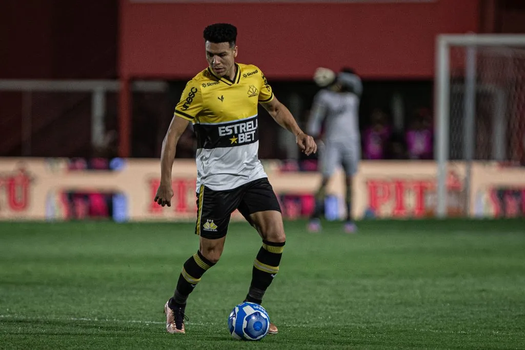 Marquinhos Gabriel em ação contra o Vila Nova-GO.