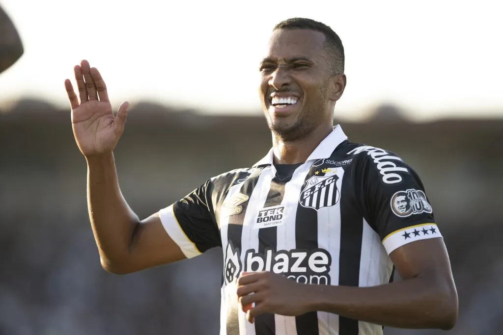 Foto: Jorge Rodrigues/AGIF – Lucas Braga pode deixar o Peixe