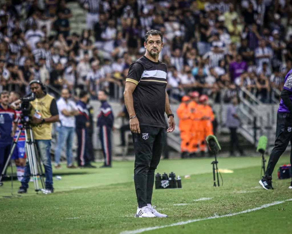 Foto: Lucas Emanuel/AGIF - Marquinho Santos, técnico do Paysandu