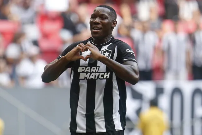 Patrick de Paula foi um dos desfalques do Botafogo diante do Athletico Paranaense. Foto: Vitor Silva