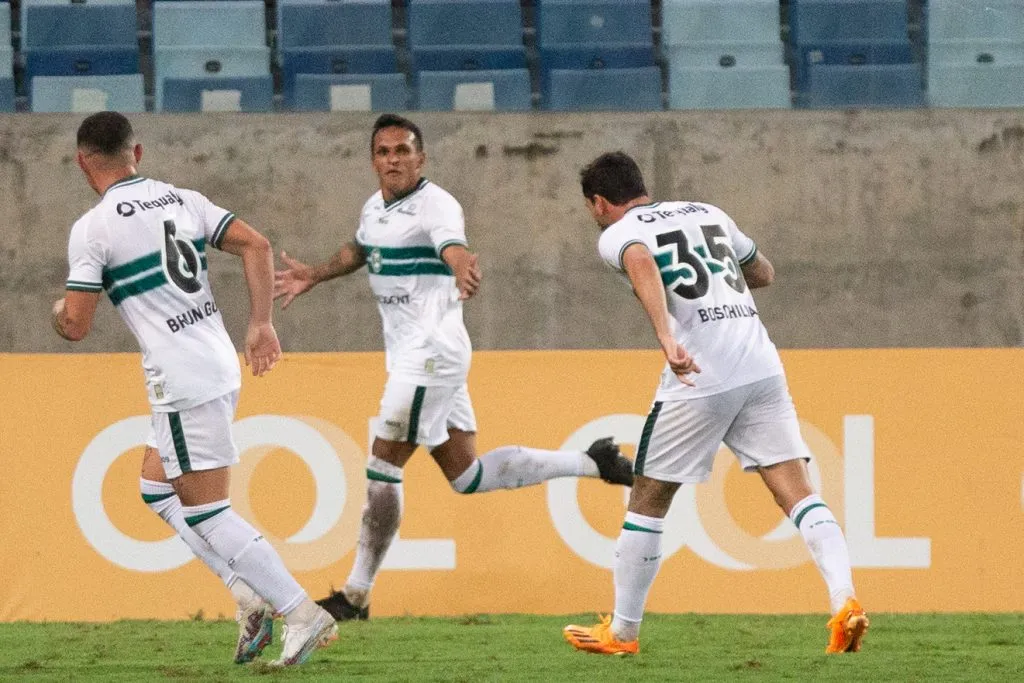 Robson vem ganhando espaço nos últimos compromissos. Foto: Gil Gomes/AGIF