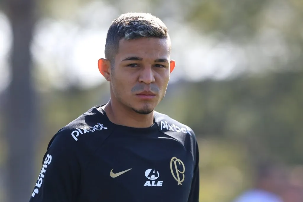 SP – SAO PAULO – 23/05/2023 – CORINTHIANS, TREINO – Adson jogador do Corinthians durante treino no Centro de Treinamento CT Joaquim Grava. Foto: Marcello Zambrana/AGIF