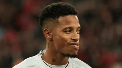 PR - CURITIBA - 17/05/2023 - COPA DO BRASIL 2023, ATHLETICO-PR X BOTAFOGO - Tche Tche jogador do Botafogo durante execucao do hino nacional antes da partida contra o Athletico-PR no estadio Arena da Baixada pelo campeonato Copa do Brasil 2023. Foto: Robson Mafra/AGIF