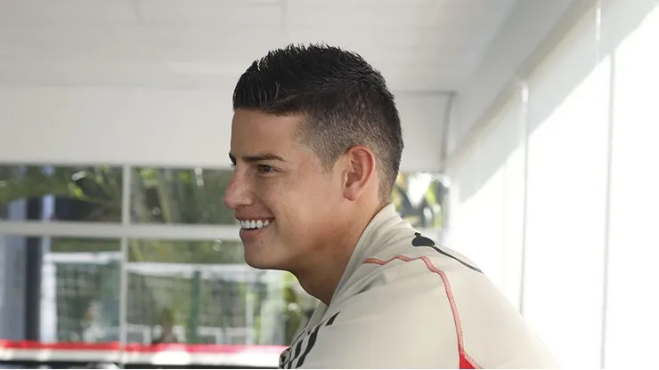 Foto: Divulgação Flickr São Paulo/Rubens Chiri - James Rodríguez agita a torcida do São Paulo