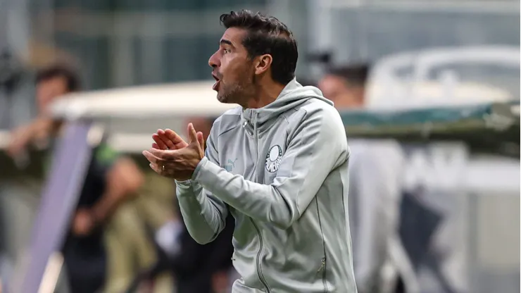 Foto: Gilson Lobo/AGIF - Abel Ferreira, tecnico do Palmeiras, durante partida contra o America-MG no estadio Independencia pelo campeonato Brasileiro A 2023.
