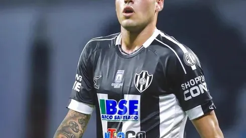 Reprodução/Twitter. Besozzi chega a Porto Alegre para assinar com o Grêmio