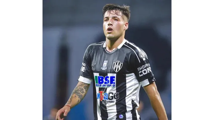 Reprodução/Twitter. Besozzi chega a Porto Alegre para assinar com o Grêmio