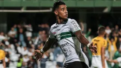 Foto: Robson Mafra/AGIF - Alef Manga: atacante deixou o Coxa recentemente
