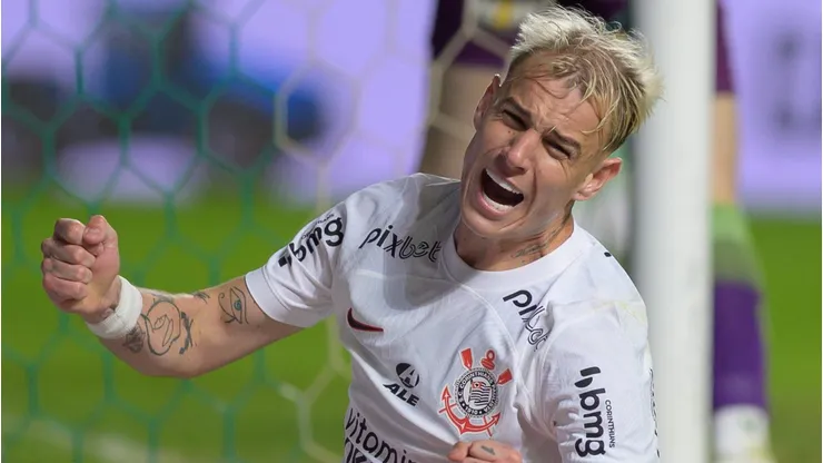 Foto: Alessandra Torres/AGIF - Roger Guedes pode sair em breve do Corinthians.