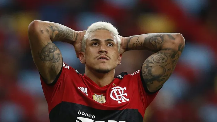 RIO DE JANEIRO, BRAZIL - SEPTEMBER 15: Pedro of Flamengo reacts during a second leg quarter final match of Copa Do Brasil between Flamengo and Gremio at Maracana Stadium on September 15, 2021 in Rio de Janeiro, Brazil. For the first time after the beginning of COVID-19 restrictions, fans are being allowed back in the stadium for local games. In orther to access fans need to present a negative PCR test result and their COVID-19 vaccination card. (Photo by Wagner Meier/Getty Images)