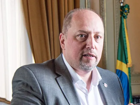 Barcellos não dorme no ponto e acerta saída de atacante ‘escanteado’ pelo Internacional