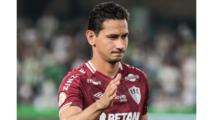 PR - CURITIBA - 24/07/2023 - BRASILEIRO A 2023, CORITIBA X FLUMINENSE - Paulo Henrique Ganso jogador do Fluminense durante execucao do hino nacional antes da partida contra o Coritiba no estadio Couto Pereira pelo campeonato Brasileiro A 2023. Foto: Robson Mafra/AGIF