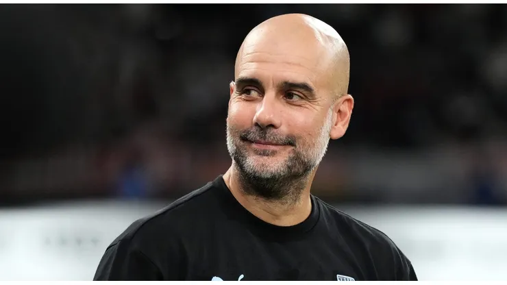 Pep Guardiola, técnico do Manchester City, se encanta com ex-jogador do Bahia em amistoso na Ásia. Foto: Koji Watanabe/Getty Images