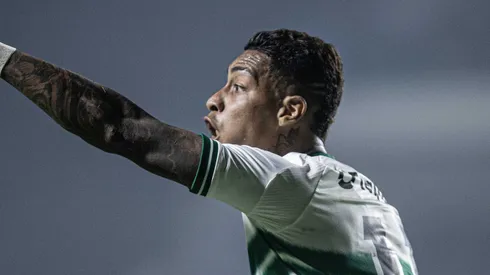 Manga em ação pelo Coxa