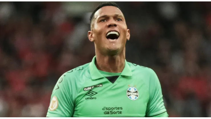 Adriel, novo reforço do Bahia chega de empréstimo do Grêmio. Foto: Robson Mafra/AGIF