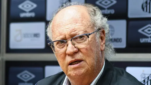 SP - SANTOS - 19/07/2023 - SANTOS, APRESENTACAO JEAN LUCAS - O dirigente Paulo Roberto Falcao fala aos jornalistas durante apresentacao oficial de Jean como jogador do Santos em coletiva de imprensa realizada no Vila Belmiro. Foto: Fernanda Luz/AGIF