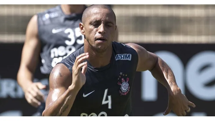 Foto: Daniel Augusto Jr/Agência Corinthians - Roberto Carlos defendeu o Corinthians em 2010