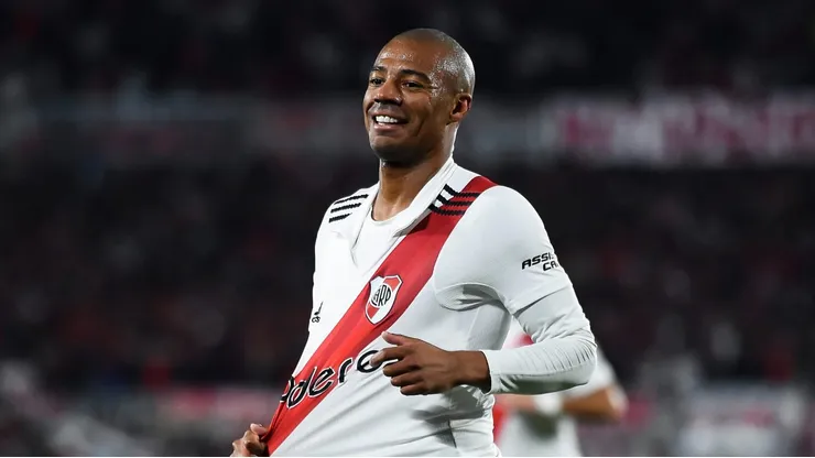 BUENOS AIRES, ARGENTINA - JULY 15: Nicolas de la Cruz of River Plate celebrates after scoring the team's second goal during a match between River Plate and Estudiantes as part of Liga Profesional 2023 at Estadio Más Monumental Antonio Vespucio Liberti on July 15, 2023 in Buenos Aires, Argentina. (Photo by Marcelo Endelli/Getty Images)