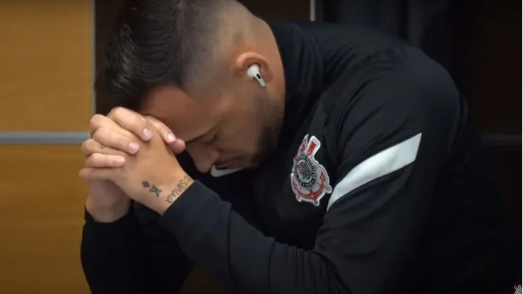 Maycon, do Corinthians, tem um Rei de Espadas tatuado (Foto: Reprodução/Corinthians TV)