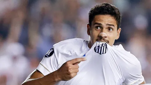 Foto: Marcello Zambrana/AGIF - Lucas Veríssimo não voltou ao Santos.