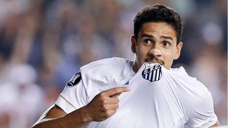Foto: Marcello Zambrana/AGIF - Lucas Veríssimo não voltou ao Santos.