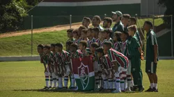 Elenco do sub-10 do Fluminense perfilado antes da partida contra o Corinthians Foto: Reprodução site oficial Fluminense/Leonardo Brasil