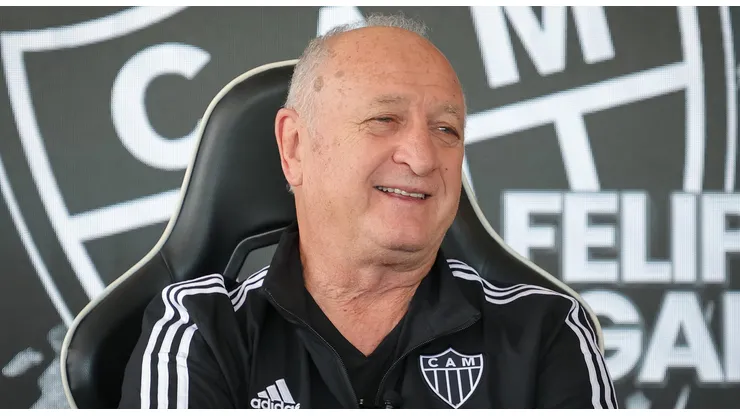 Felipão, técnico do Atlético-MG, e sua comissão técnica já observa bom desempenho da base para reforçar elenco. Foto: Flickr oficial Atlético-MG/Pedro Souza