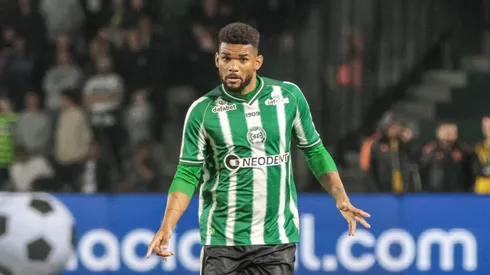 Bruno em ação com a camisa do Coxa