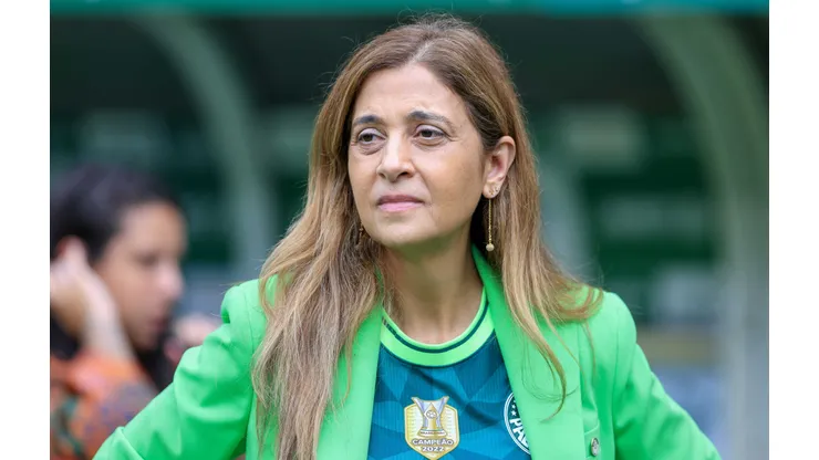 Jornal português tira onda com postura Leila Pereira e motivo choca a todos no Palmeiras