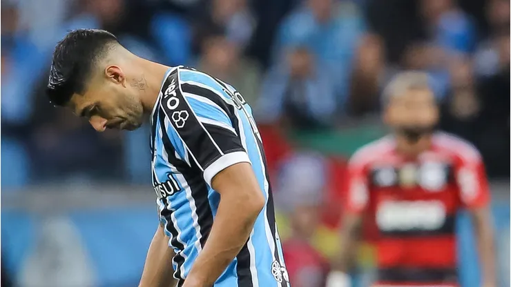 RS - PORTO ALEGRE - 26/07/2023 - COPA DO BRASIL 2023, GREMIO X FLAMENGO - Luis Suarez jogador do Gremio lamenta chance perdida durante partida contra o Flamengo no estadio Arena do Gremio pelo campeonato Copa do Brasil 2023. Foto: Pedro H. Tesch/AGIF