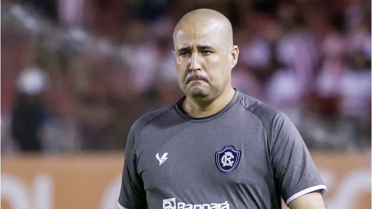 Foto: Rafael Vieira/AGIF - Ricardo Catala tecnico do Remo durante partida contra o Nautico no estadio Aflitos pelo campeonato Brasileiro C 2023.