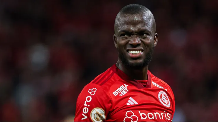 Foto: Maxi Franzoi/AGIF - Enner Valencia, jogador do Internacional lamenta chance perdida durante partida contra o Palmeiras no estadio Beira-Rio pelo campeonato Brasileiro A 2023.