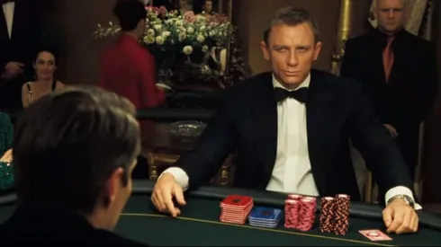 Daniel Craig é péssimo no poker (Foto: Reprodução/Youtube)