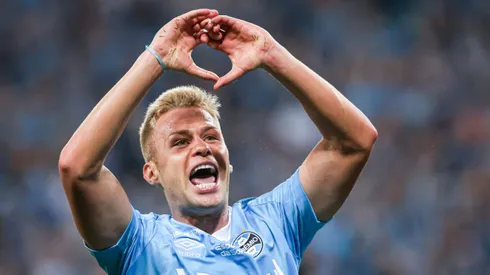 Foto: Maxi Franzoi/AGIF - Ronald jogador do Gremio comemora seu gol durante partida contra o Atletico-MG no estadio Arena do Gremio pelo campeonato Brasileiro A 2023.