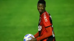 Foto: Pedro H. Tesch/AGIF - Matheus Babi: novamente de saída do Athletico