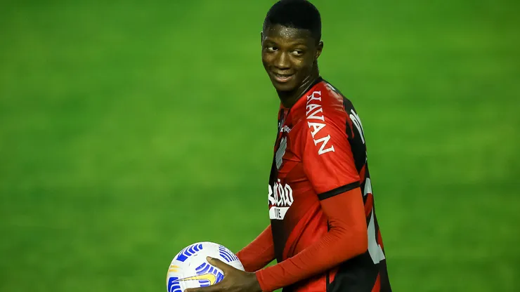 Foto: Pedro H. Tesch/AGIF - Matheus Babi: novamente de saída do Athletico