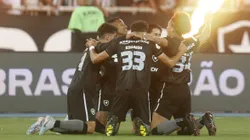 Foto: Vitor Silva/Botafogo - Elenco do Botafogo contra o Bragantino